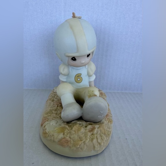 Vintage 1989 Precious Moments (May Your Life Be Blessed With Touchdowns) - Picture 1 of 10